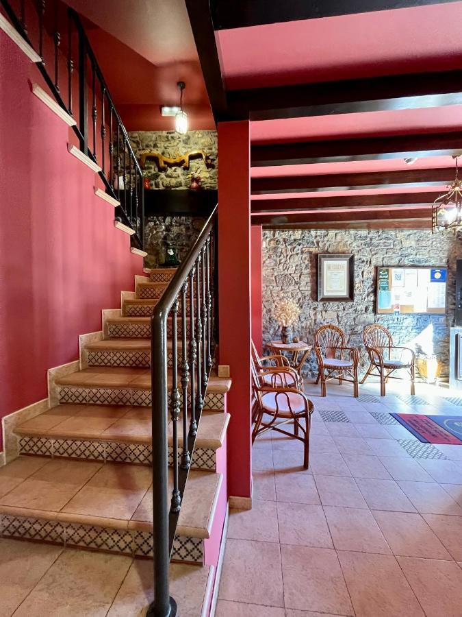 Apartamentos Turisticos Paseo De La Alameda Вальявисьоса Экстерьер фото
