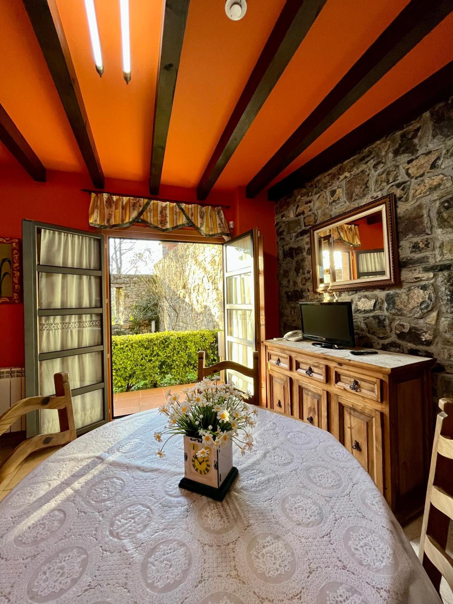 Apartamentos Turisticos Paseo De La Alameda Вальявисьоса Экстерьер фото