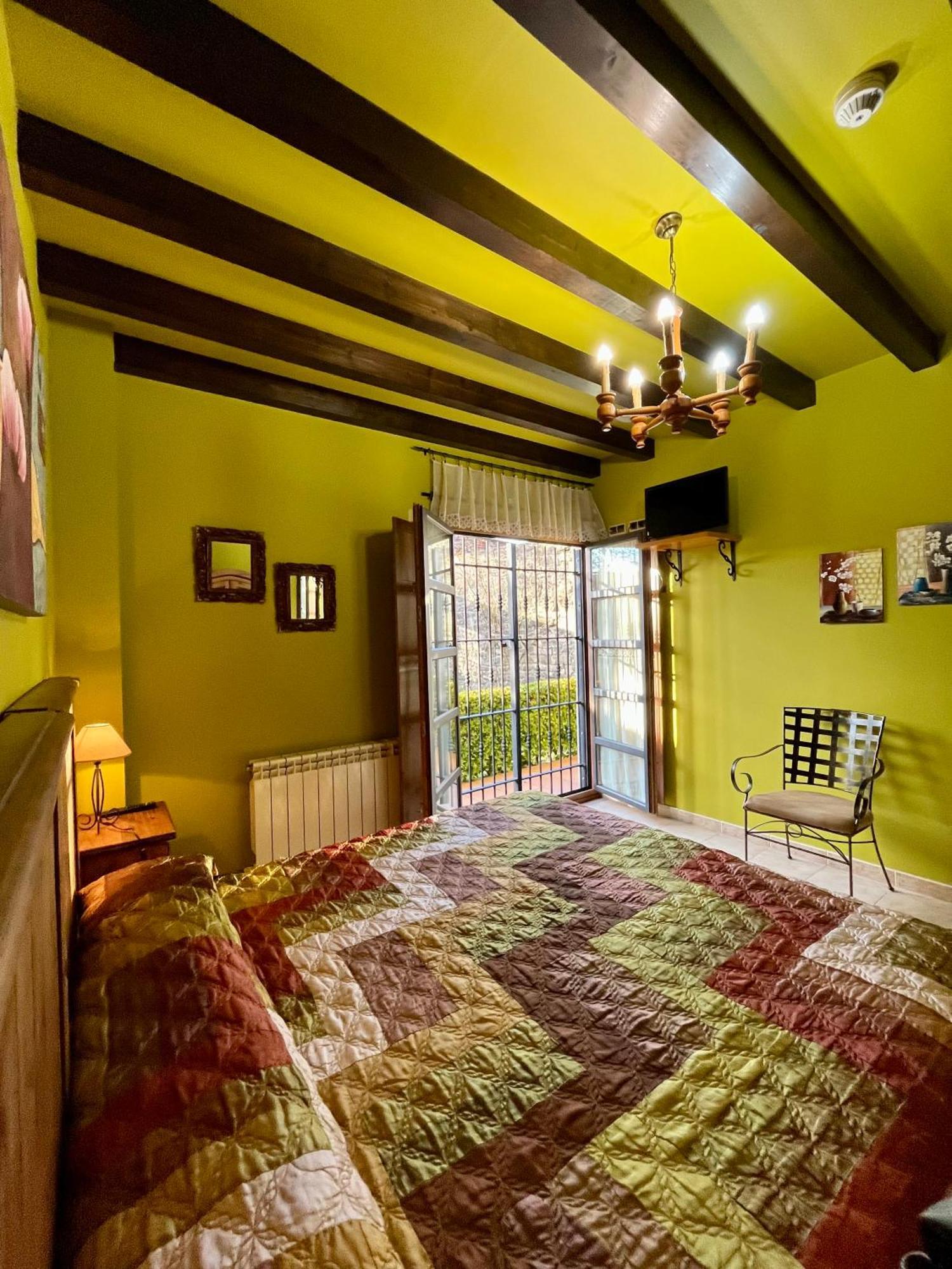 Apartamentos Turisticos Paseo De La Alameda Вальявисьоса Экстерьер фото