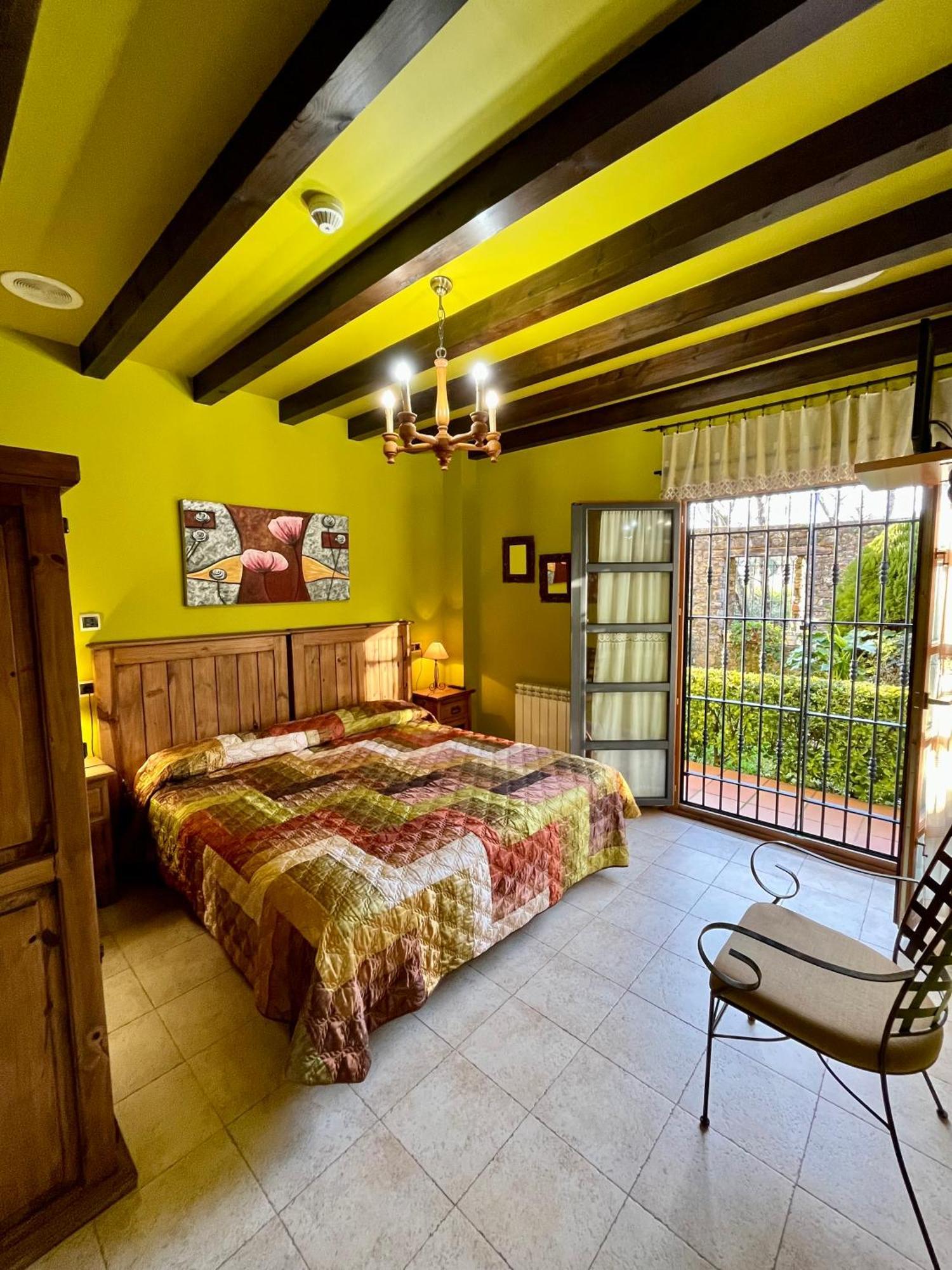 Apartamentos Turisticos Paseo De La Alameda Вальявисьоса Экстерьер фото