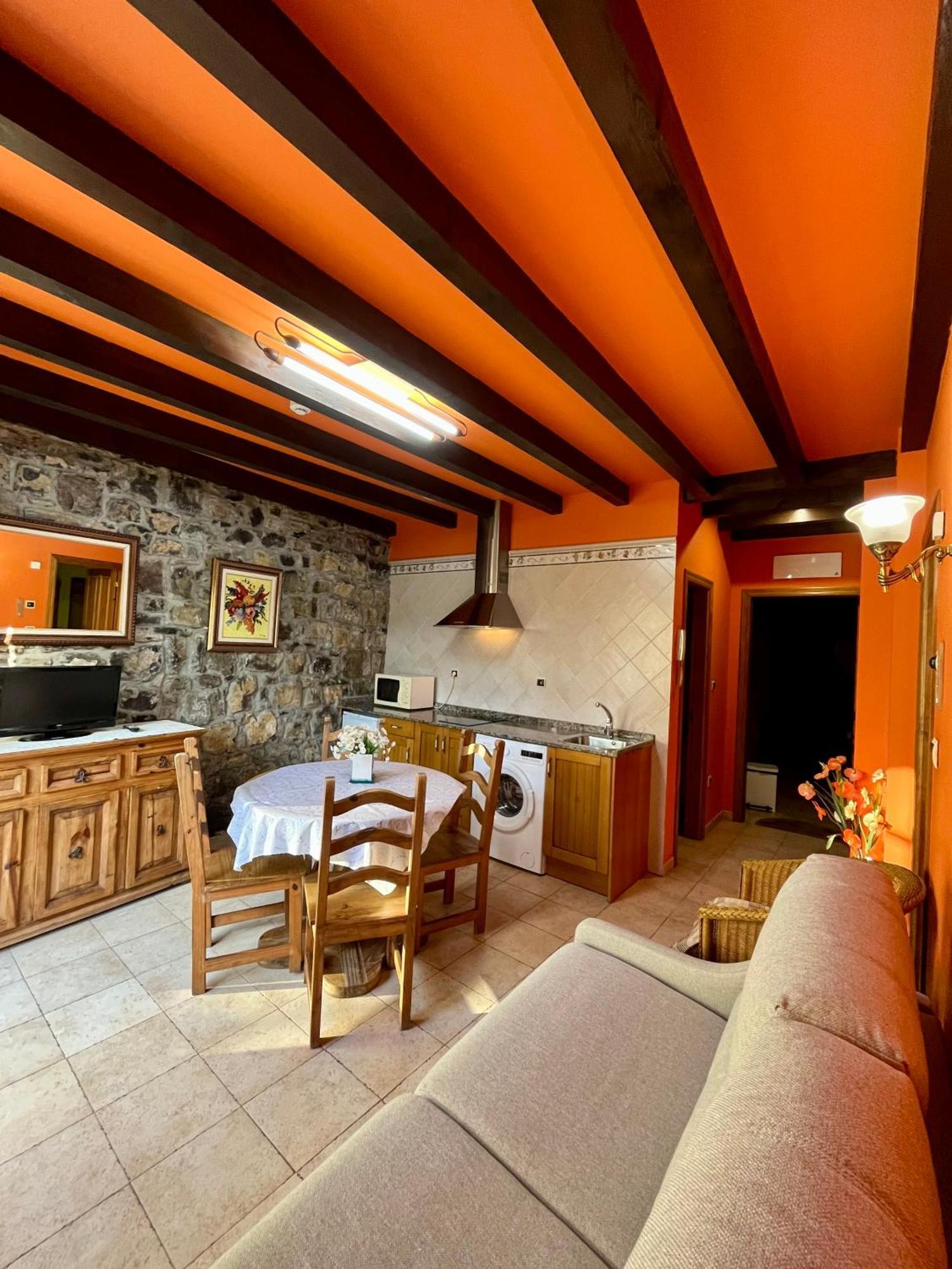 Apartamentos Turisticos Paseo De La Alameda Вальявисьоса Экстерьер фото