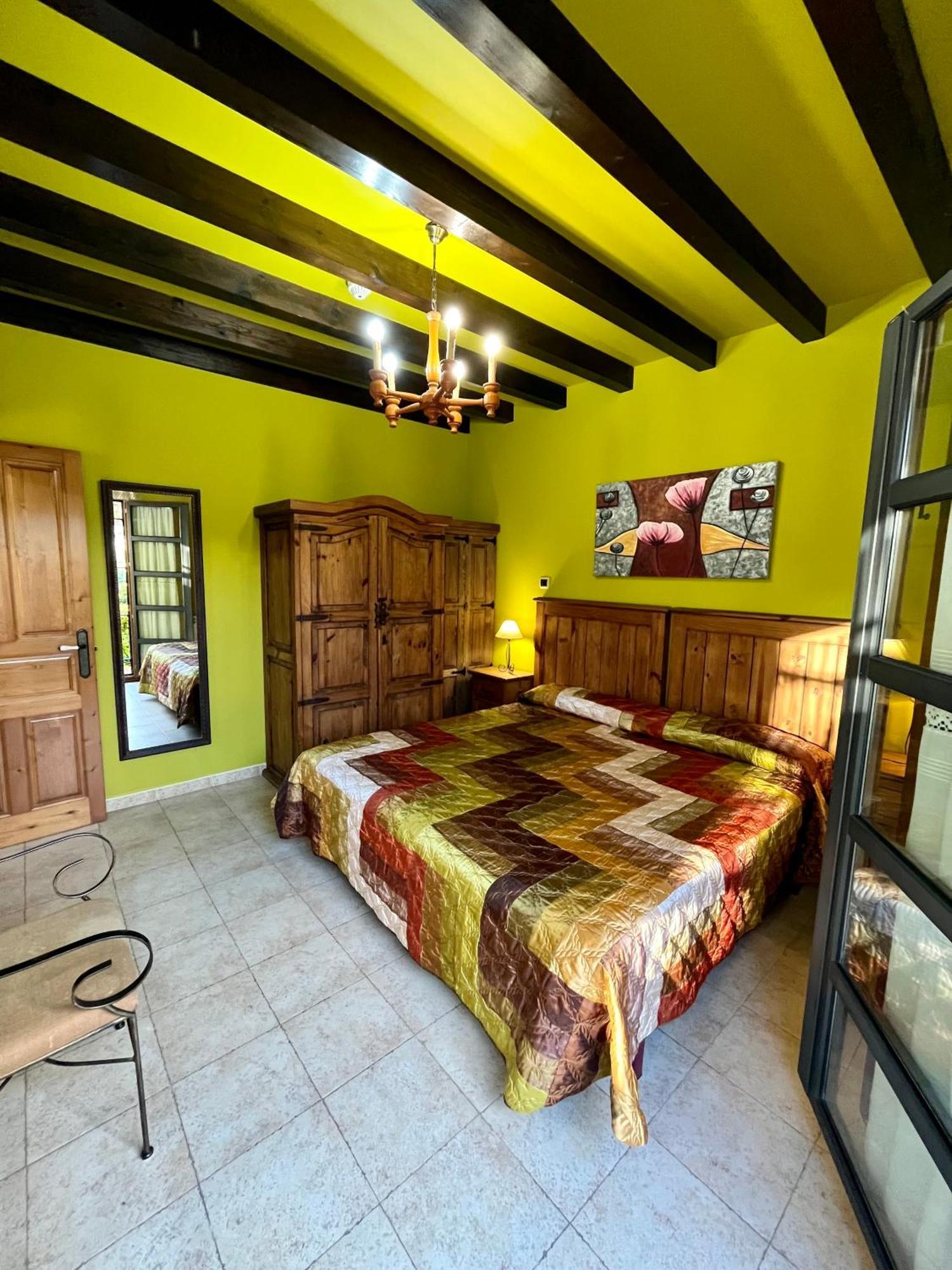 Apartamentos Turisticos Paseo De La Alameda Вальявисьоса Экстерьер фото