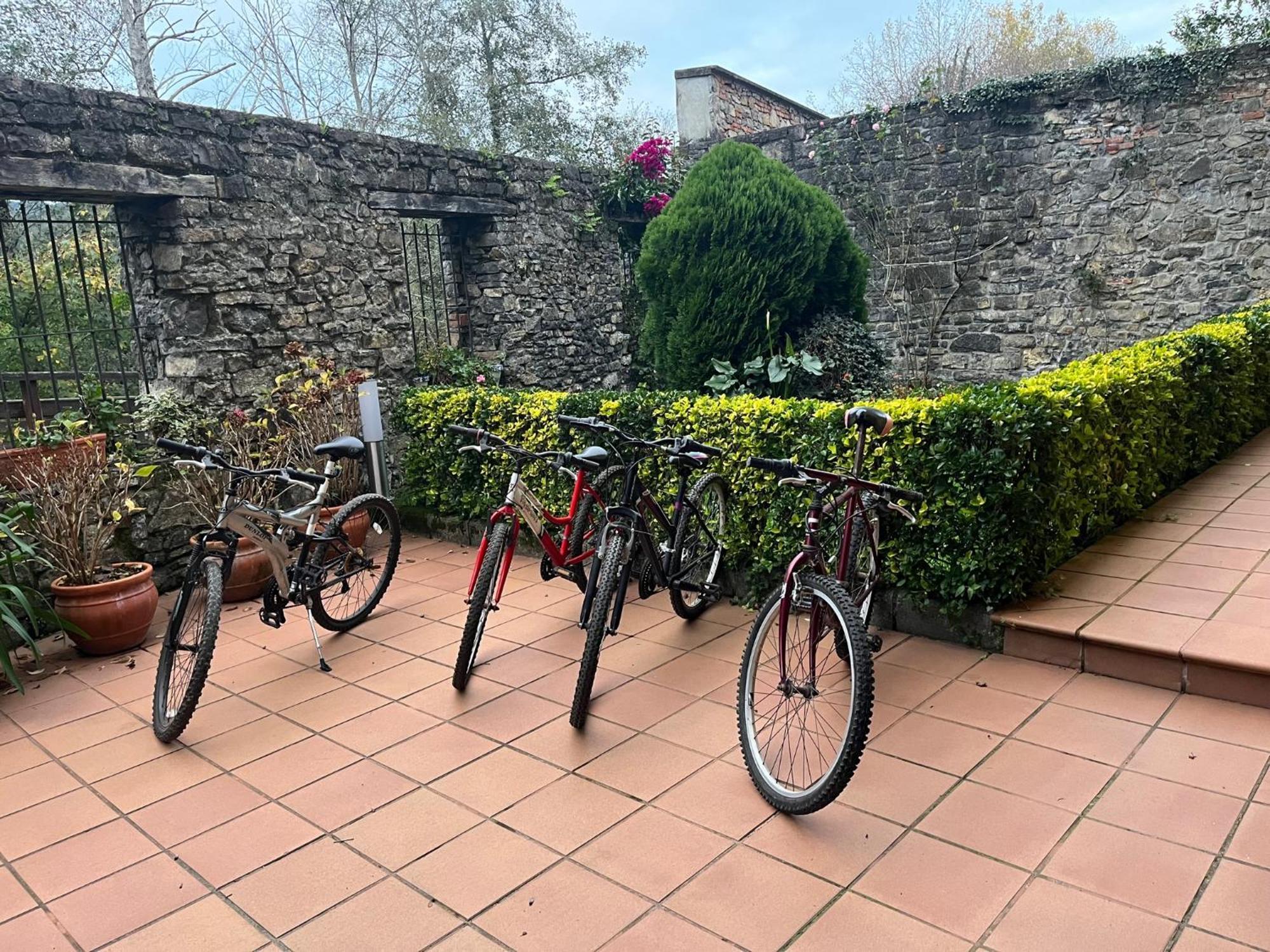 Apartamentos Turisticos Paseo De La Alameda Вальявисьоса Экстерьер фото