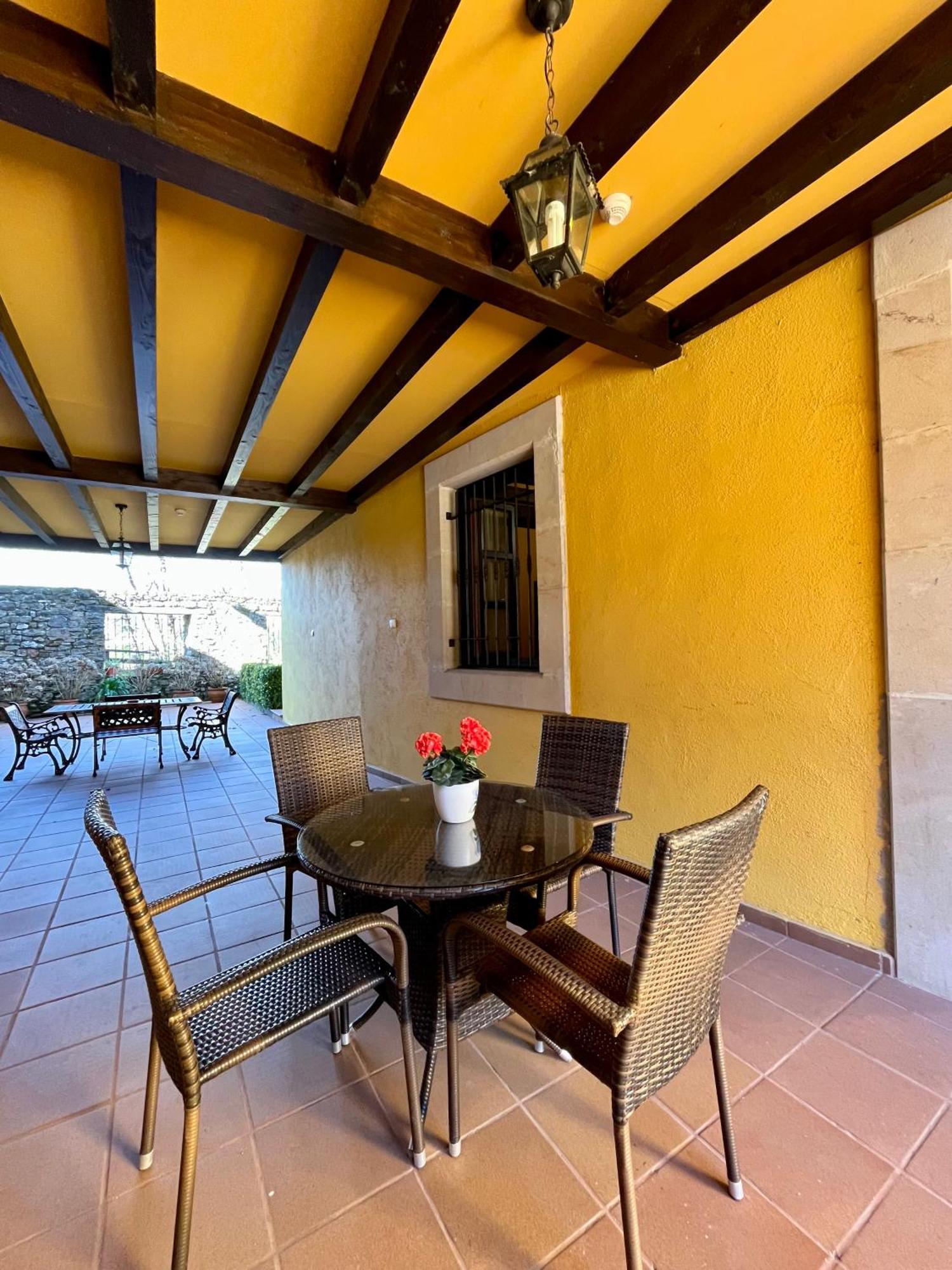 Apartamentos Turisticos Paseo De La Alameda Вальявисьоса Экстерьер фото