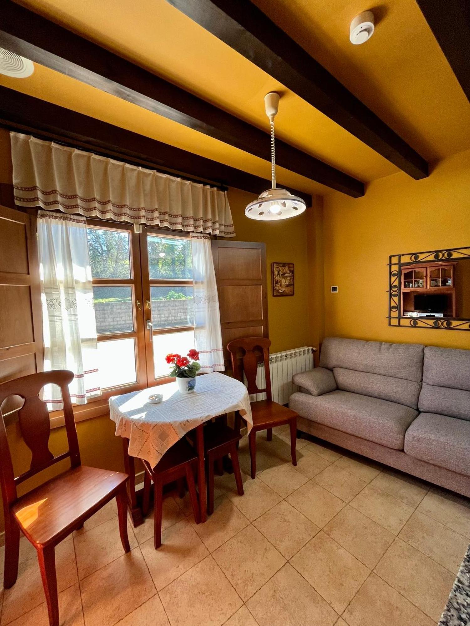 Apartamentos Turisticos Paseo De La Alameda Вальявисьоса Экстерьер фото