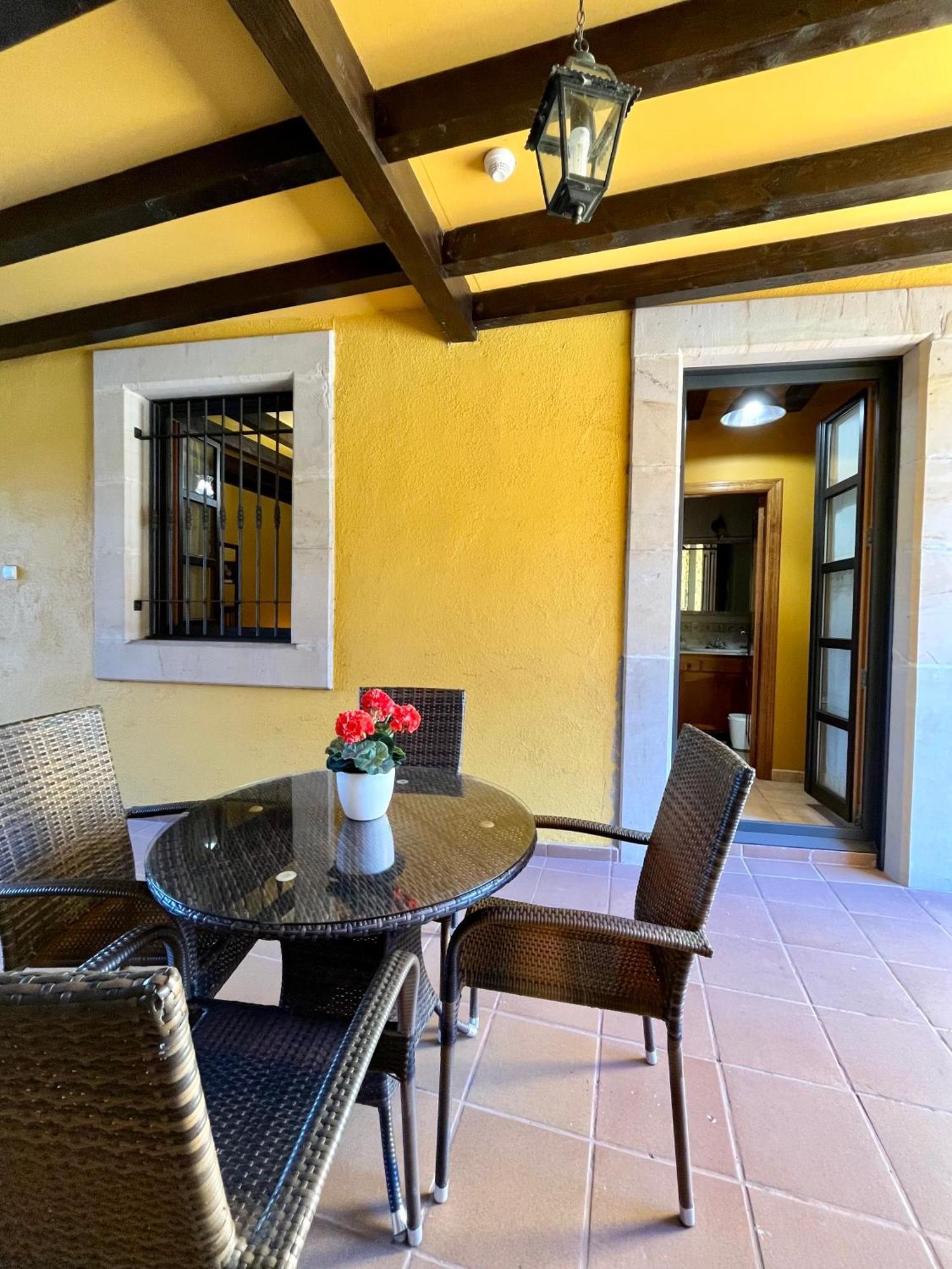 Apartamentos Turisticos Paseo De La Alameda Вальявисьоса Экстерьер фото