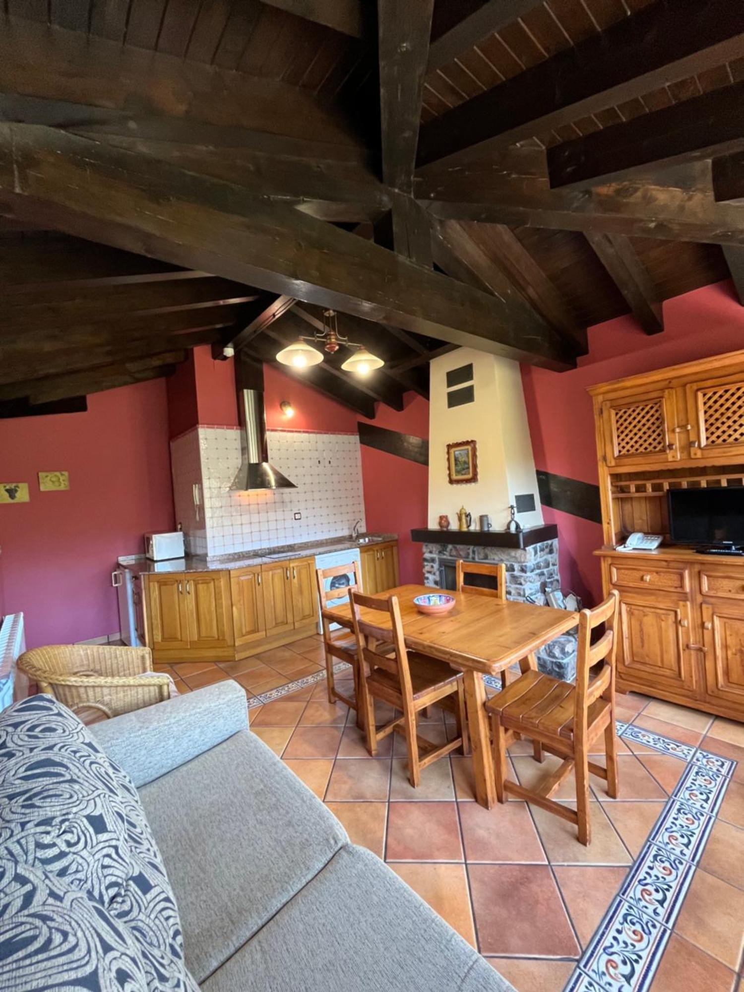 Apartamentos Turisticos Paseo De La Alameda Вальявисьоса Экстерьер фото