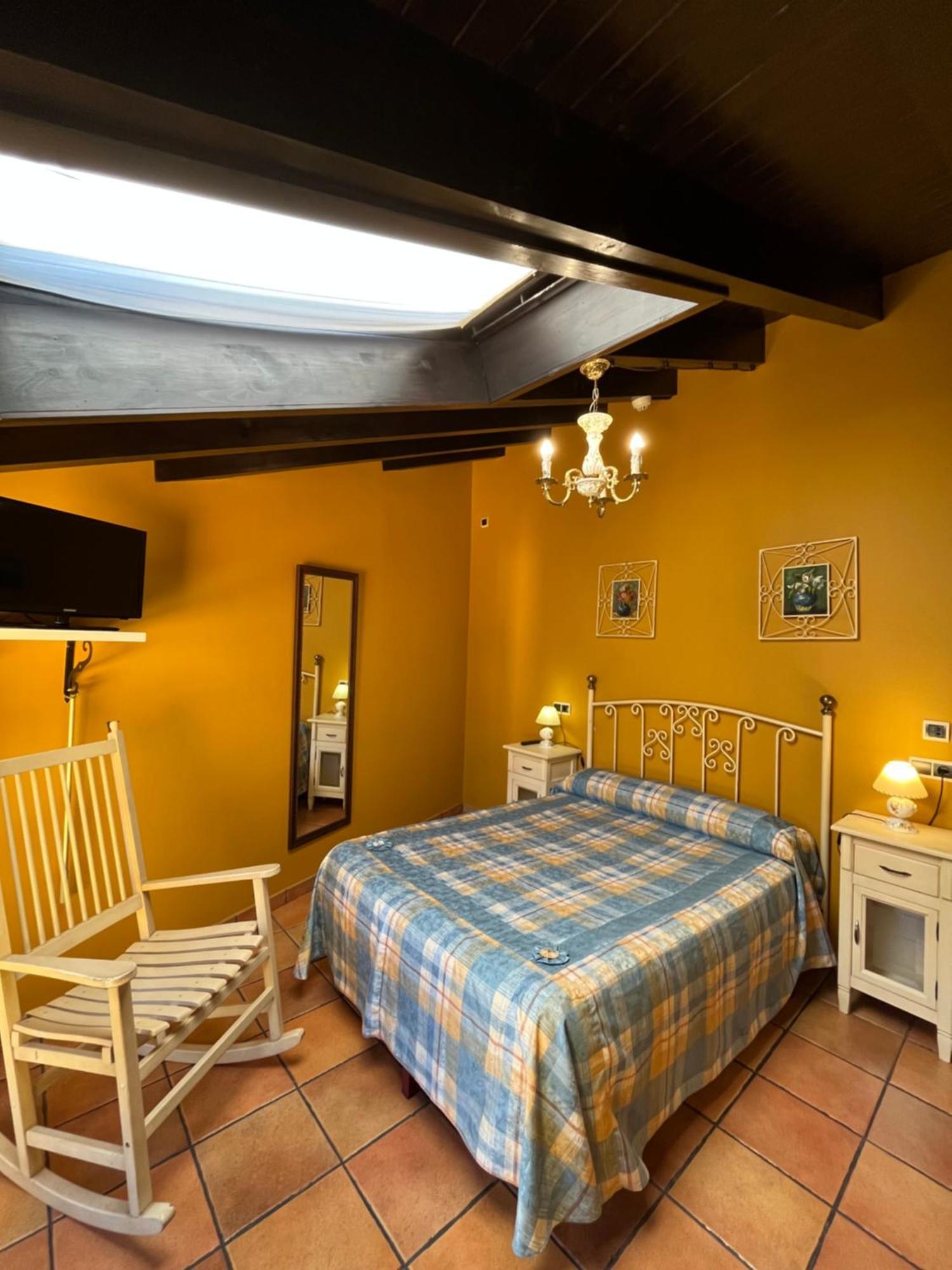 Apartamentos Turisticos Paseo De La Alameda Вальявисьоса Экстерьер фото